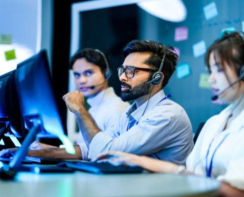 Technical support specialist achieving first contact resolution